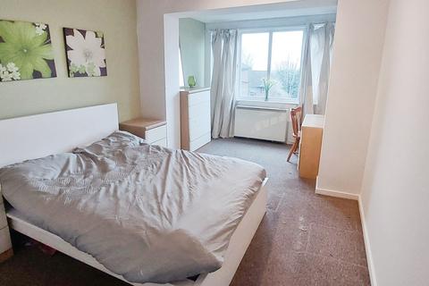 2 bedroom apartment to rent, Highwood Close, Bolton