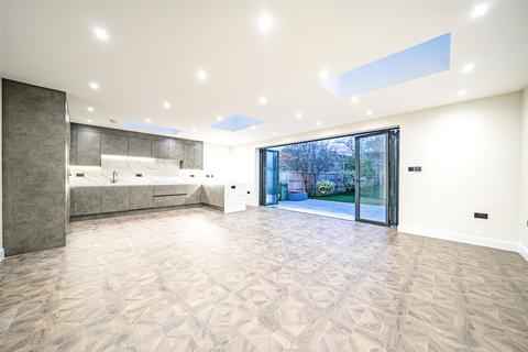 107 Woolacombe Road, London, SE3 8QW