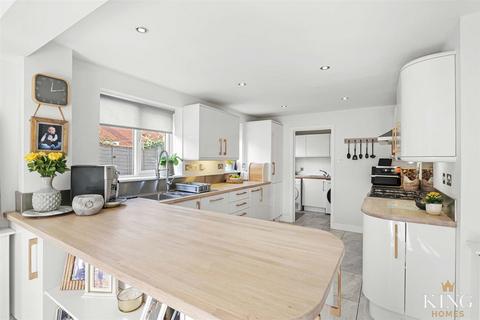 3 Abbey Close, Alcester, B49 5QW