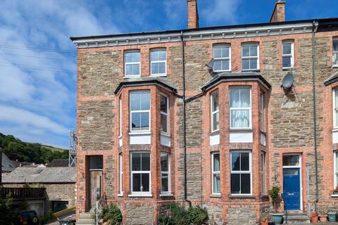 17 Cross Street, Lynton, EX35 6HG