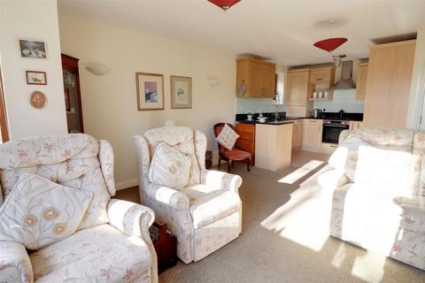 2 bedroom apartment for sale, Dunheved Road, Launceston, Cornwall, PL15