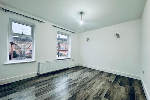 3 bedroom flat to rent, Sherwood Road, Harrow