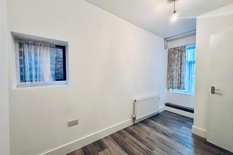 3 bedroom flat to rent, Sherwood Road, Harrow