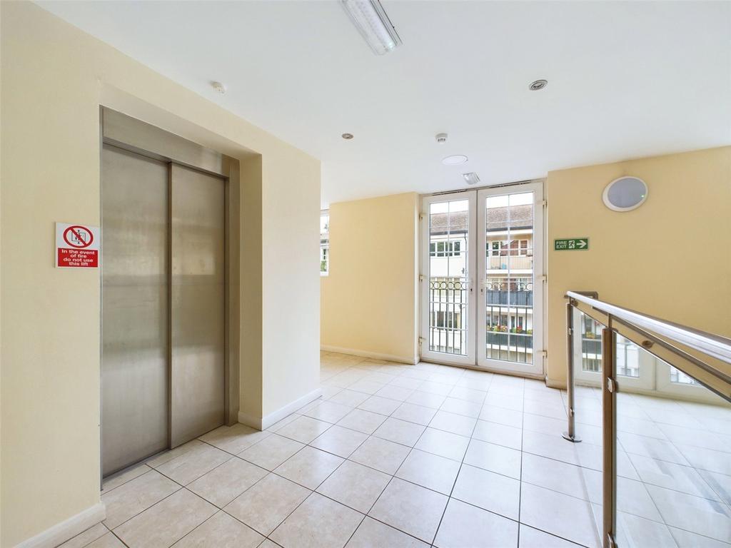 Lift/Staircase