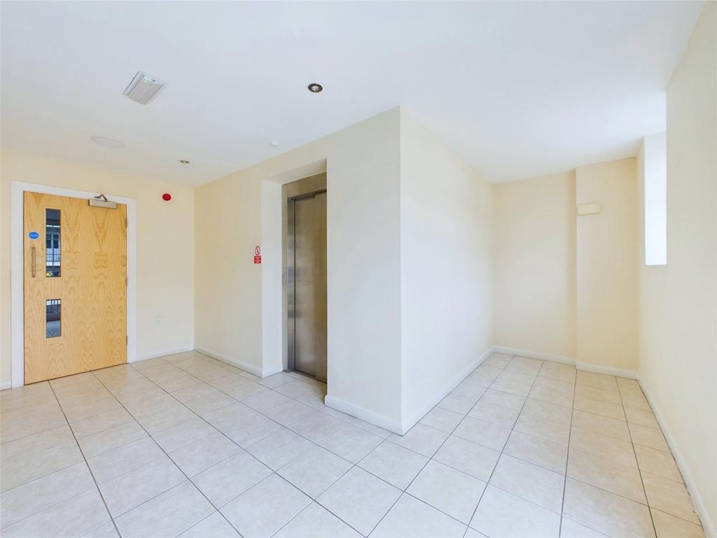 Lift/Staircase