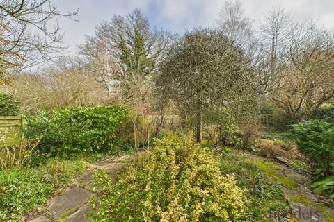 38 Common Lane, New Haw, Addlestone, KT15 3LJ