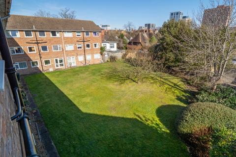 2 bedroom apartment for sale, Cadogan Court, Sutton SM2