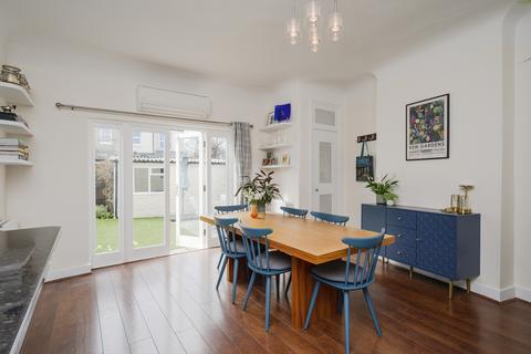 4 bedroom end of terrace house for sale, Kirkley Road, London SW19