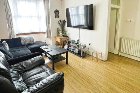 3 bedroom terraced house to rent, Abbots Road, London E6