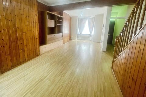 3 bedroom terraced house to rent, Abbots Road, London E6