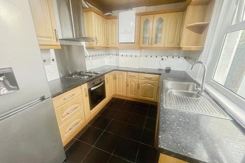 3 bedroom terraced house to rent, Abbots Road, London E6