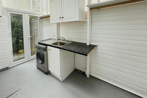 3 bedroom terraced house to rent, Abbots Road, London E6
