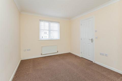 3 bedroom flat to rent, Sun Gardens, Thornaby, Stockton-On-Tees, Cleveland, TS17