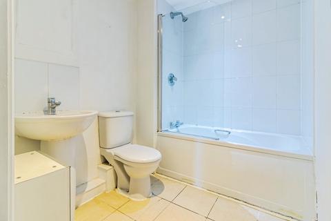 2 bedroom apartment to rent, Elmira Way, Salford M5