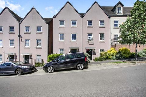 4 bedroom terraced house to rent, Brights Road, Warwickshire CV10