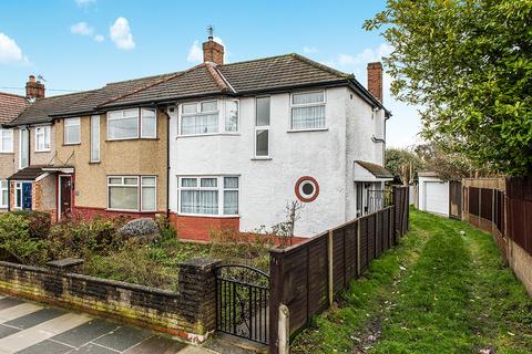 3 bedroom end of terrace house to rent, Hall Farm Drive, Twickenham TW2