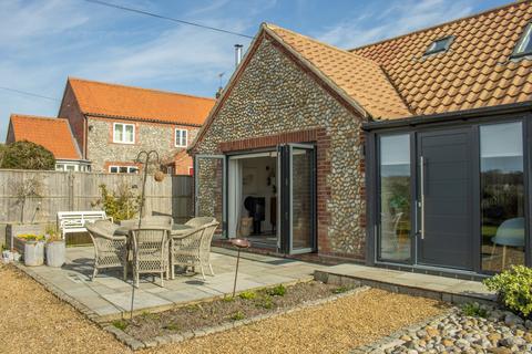 3 bedroom chalet for sale, Holt Road, Cley