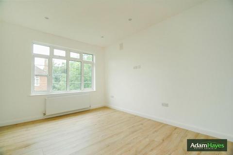 2 bedroom apartment to rent, Risborough Close, London N10