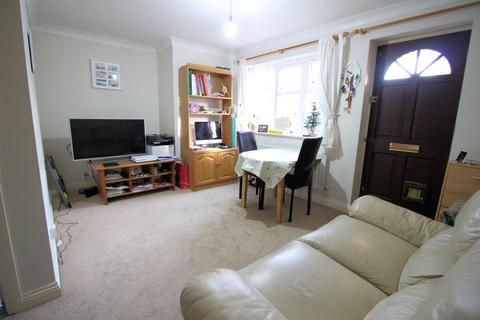 1 bedroom house to rent, Carnation Way, Aylesbury