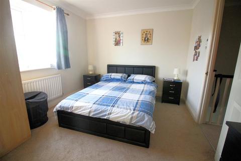 1 bedroom house to rent, Carnation Way, Aylesbury