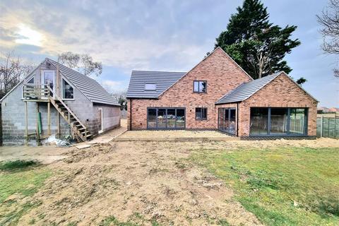 4 bedroom detached house for sale, Stonegate, Cowbit