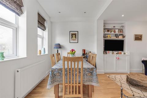 2 bedroom flat for sale, Santos Road, London