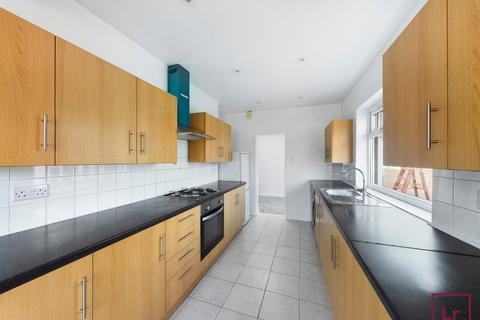 3 bedroom semi-detached house to rent, Gerrard Gardens, Pinner, HA5