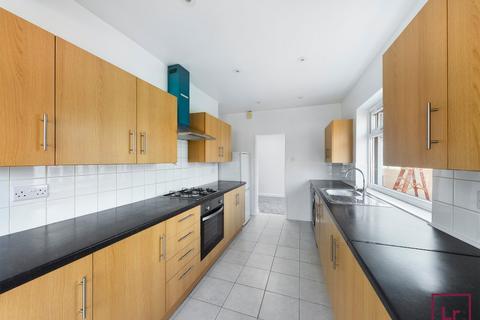 3 bedroom bungalow to rent, Gerrard Gardens, Pinner, HA5