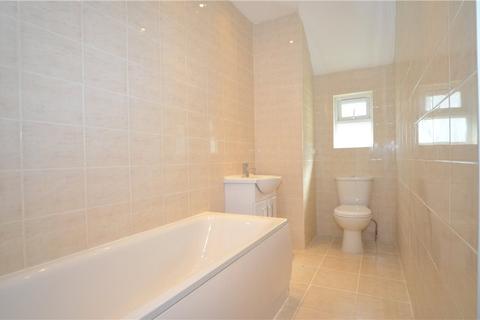 3 bedroom bungalow to rent, Gerrard Gardens, Pinner, HA5