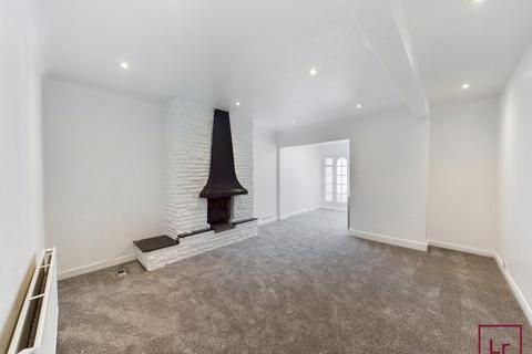 3 bedroom bungalow to rent, Gerrard Gardens, Pinner, HA5