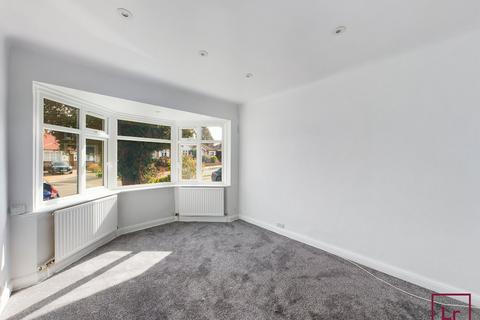 3 bedroom bungalow to rent, Gerrard Gardens, Pinner, HA5