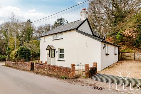 Anvil Cottage Frogham Hill, Frogham, Fordingbridge, SP6 2HW