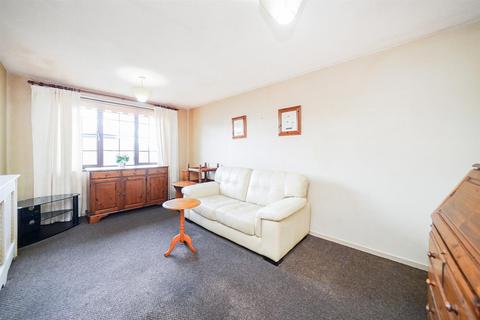 1 bedroom flat for sale, Stapleford Close, Chingford