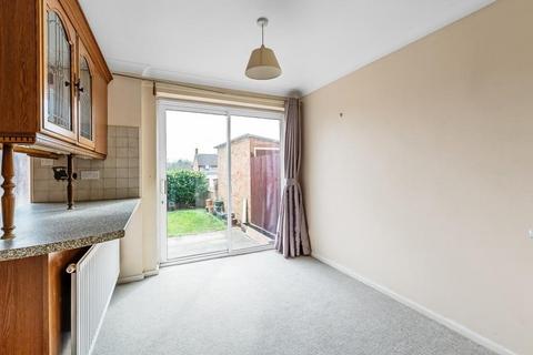 52 Oak Ridge, Dorking, RH4 2NS