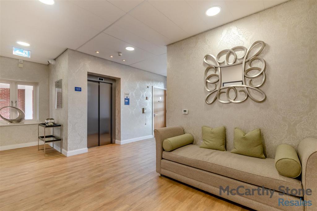 8639131-interior30.jpg