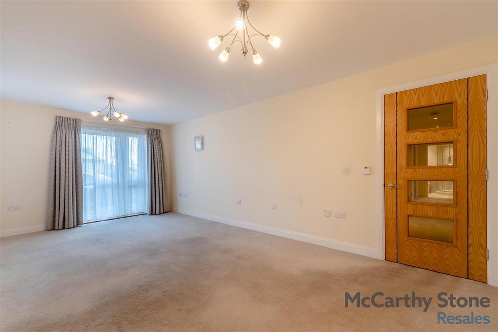 8639131-interior01.jpg