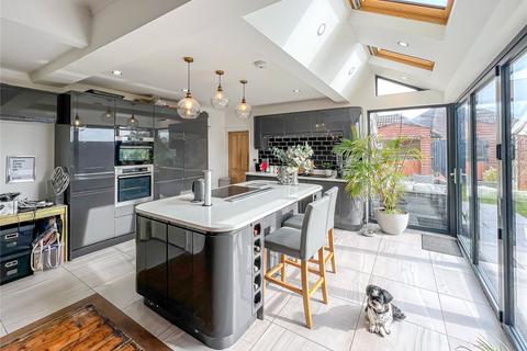 5 bedroom end of terrace house for sale