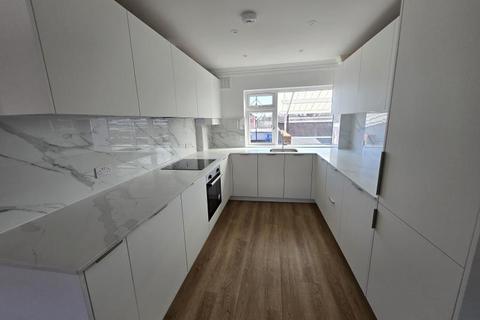 2 bedroom flat to rent, Hertford Road, Enfield, EN3