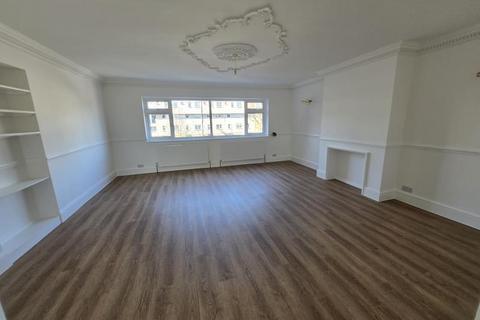 2 bedroom flat to rent, Hertford Road, Enfield, EN3