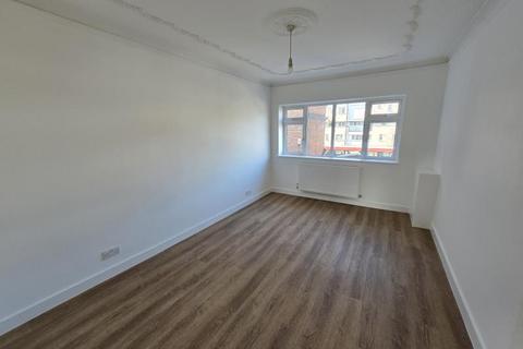 2 bedroom flat to rent, Hertford Road, Enfield, EN3