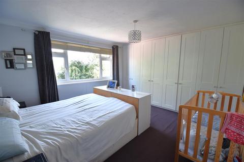 24 Valley Road, Erith, DA8 1BT