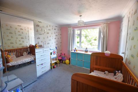 24 Valley Road, Erith, DA8 1BT