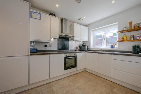 3 bedroom semi-detached house for sale, Walnut Acre, Benson OX10