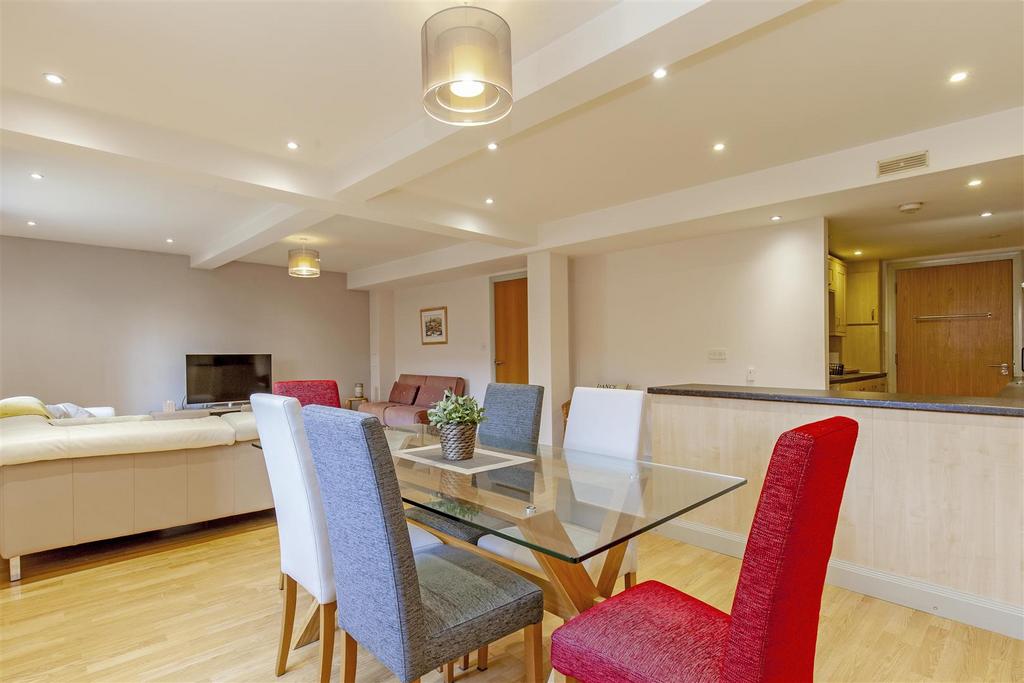Dining Area-3.jpg