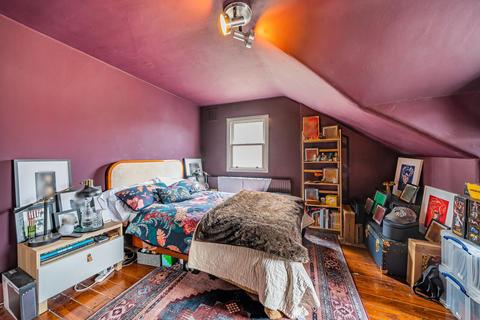 2 bedroom flat for sale, Crockerton Road, Upper Tooting, London, SW17