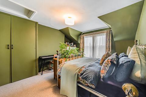 2 bedroom flat for sale, Crockerton Road, Upper Tooting, London, SW17