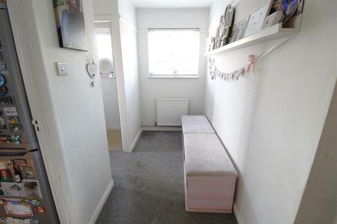 2 bedroom maisonette for sale, High Road, West Byfleet KT14