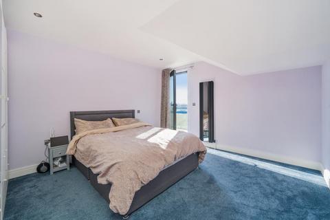 undefined, Shepperton,  Surrey,  TW17