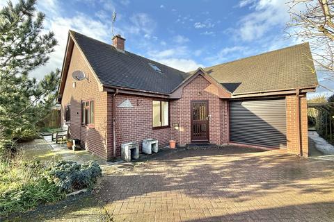 4 bedroom detached house for sale, Hawthorn Drive, Llandyssil, Montgomery, Powys, SY15