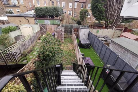 3 bedroom flat to rent, Glenville Avenue, Enfield, EN2